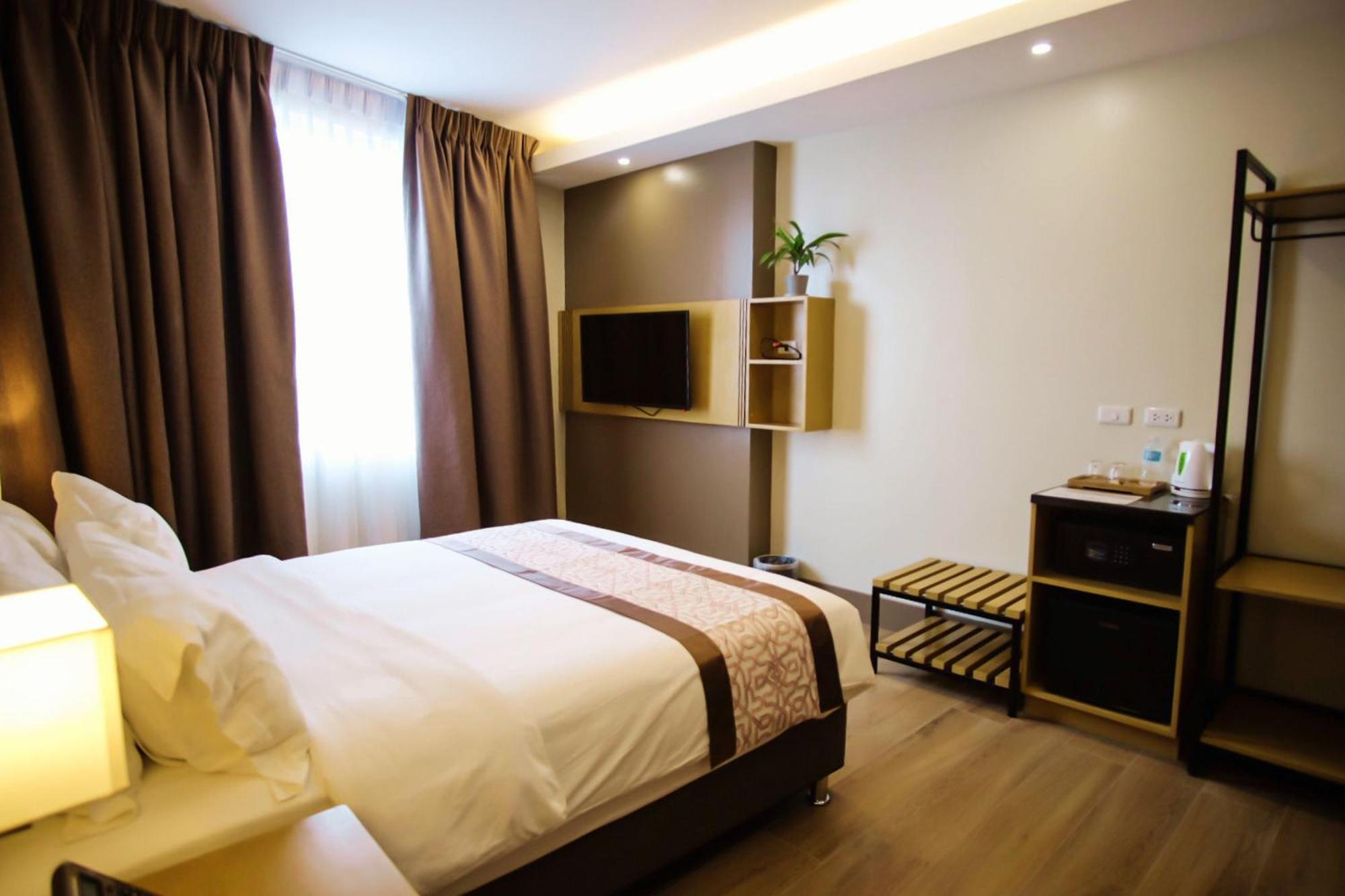 Citi Park Hotel Cebu Powered By Cocotel Екстериор снимка